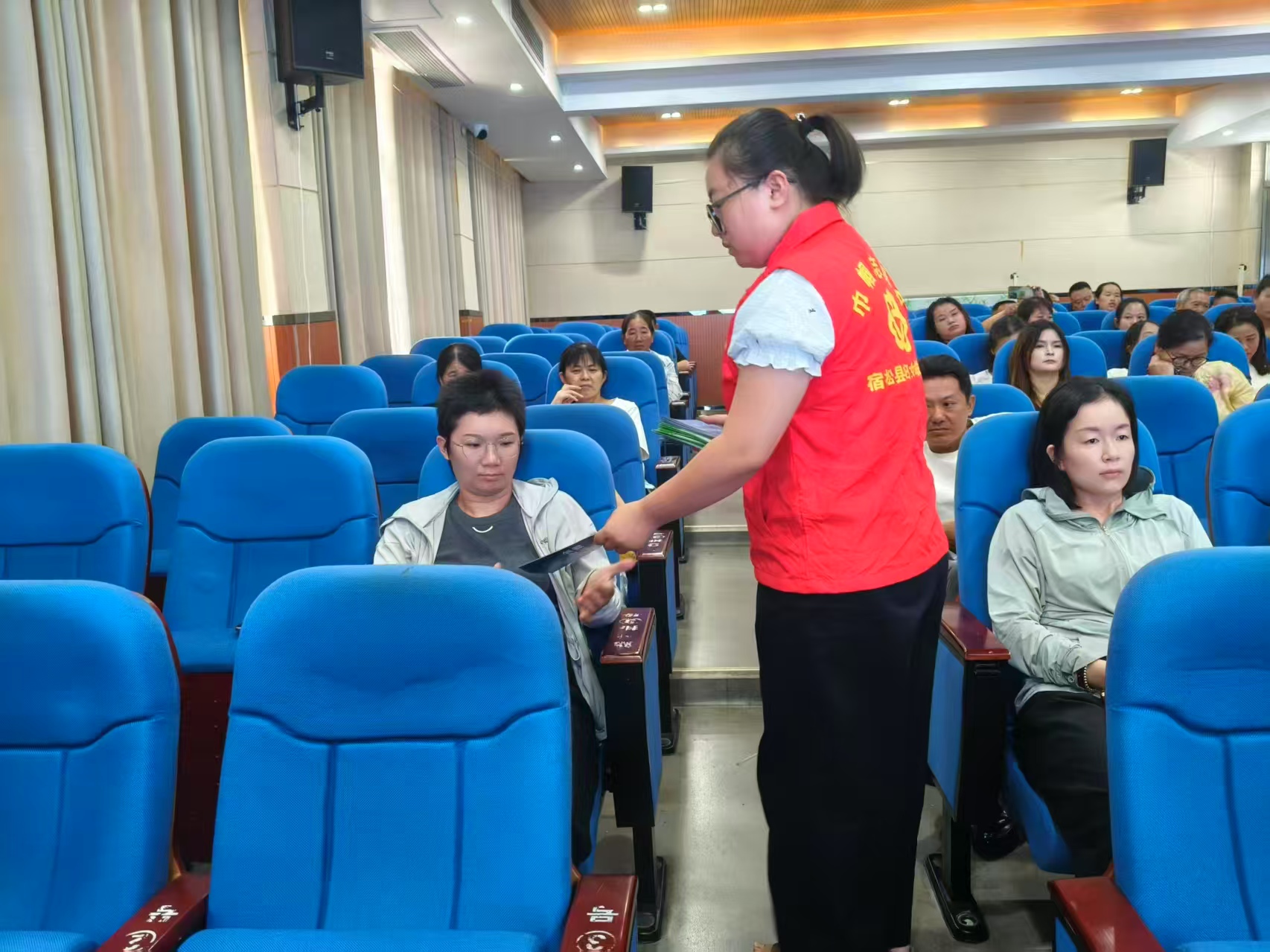 进校1.jpg 进校1.jpg