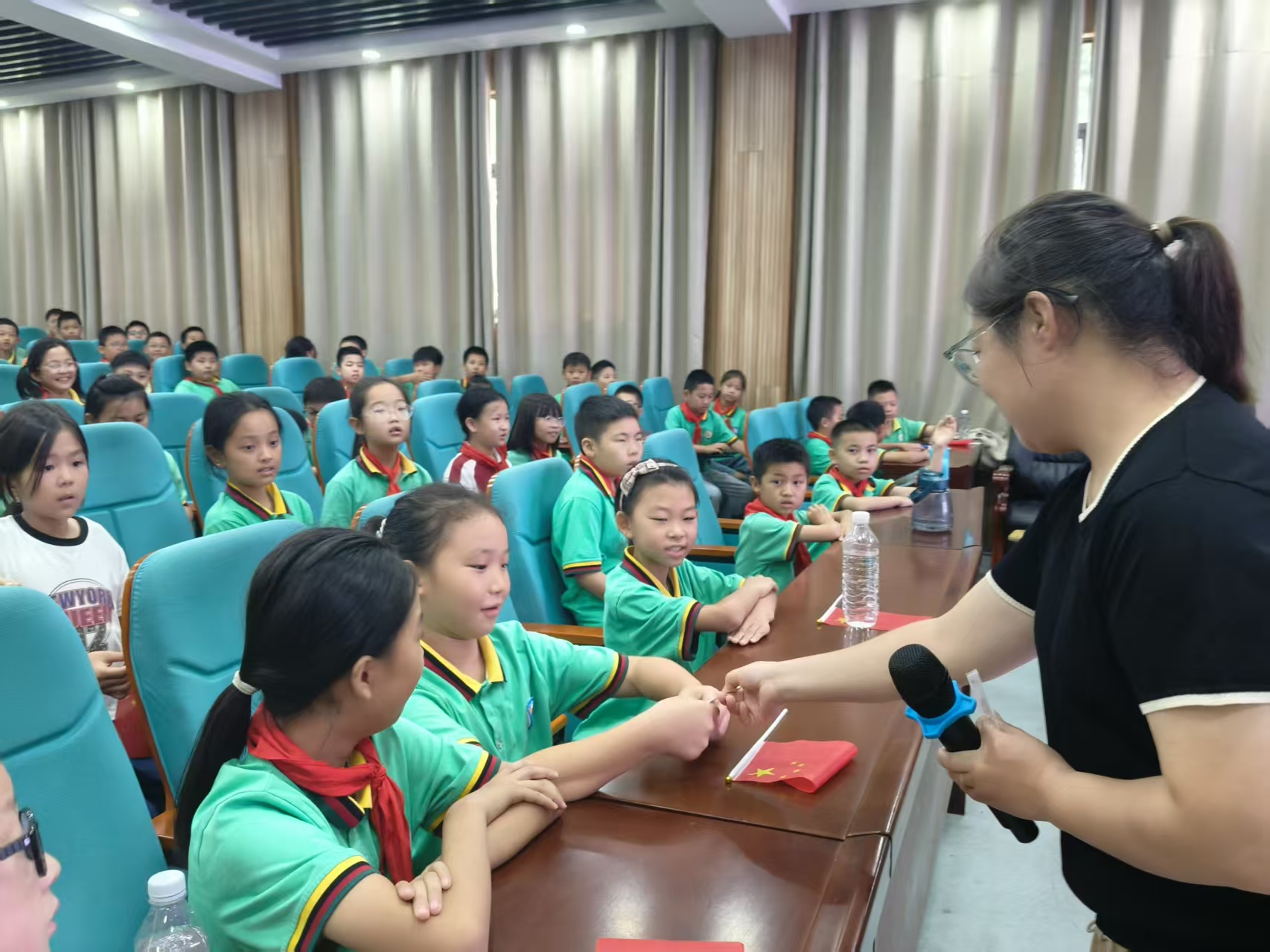 双节1.jpg 双节1.jpg